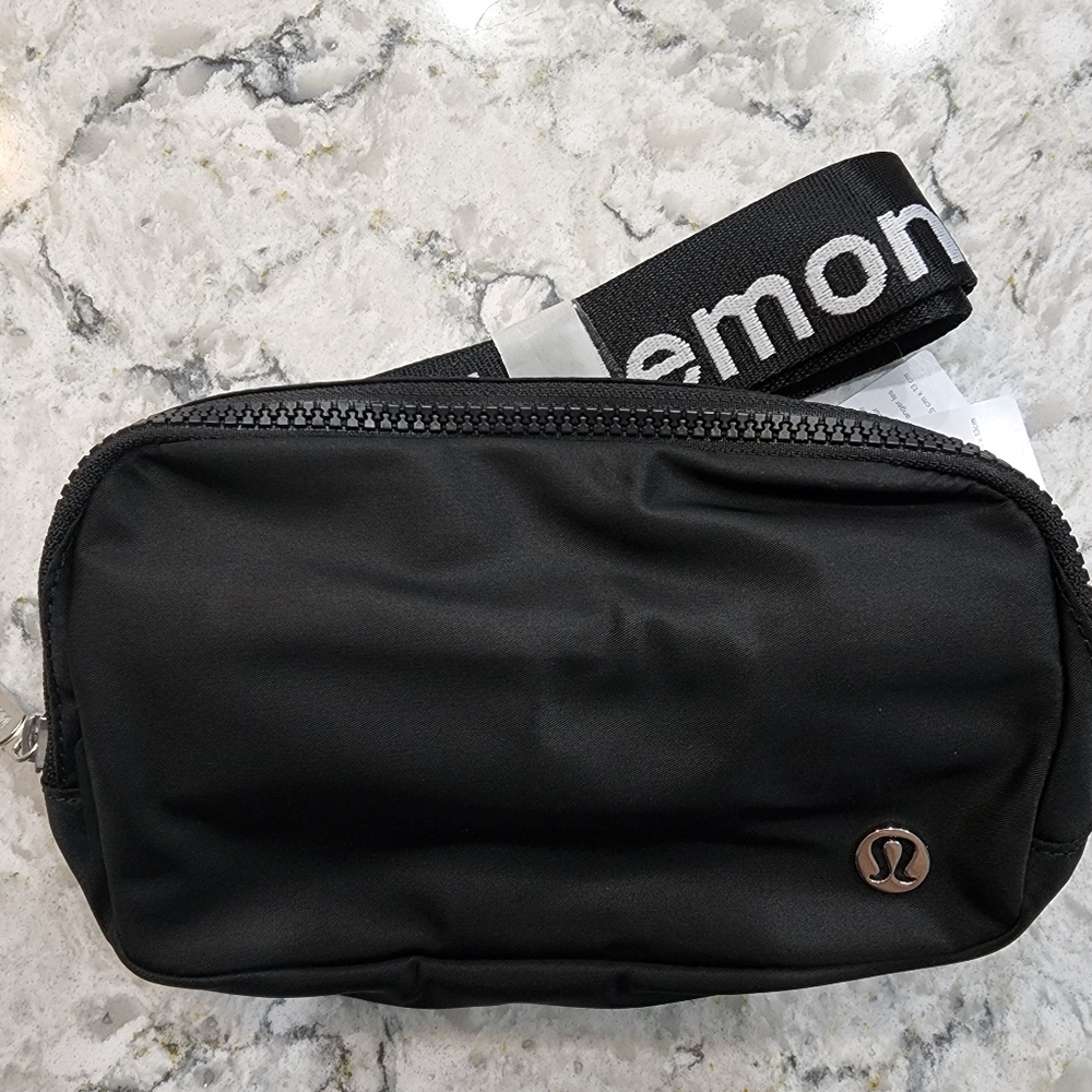 Lululemon everywhere belt bag white logo